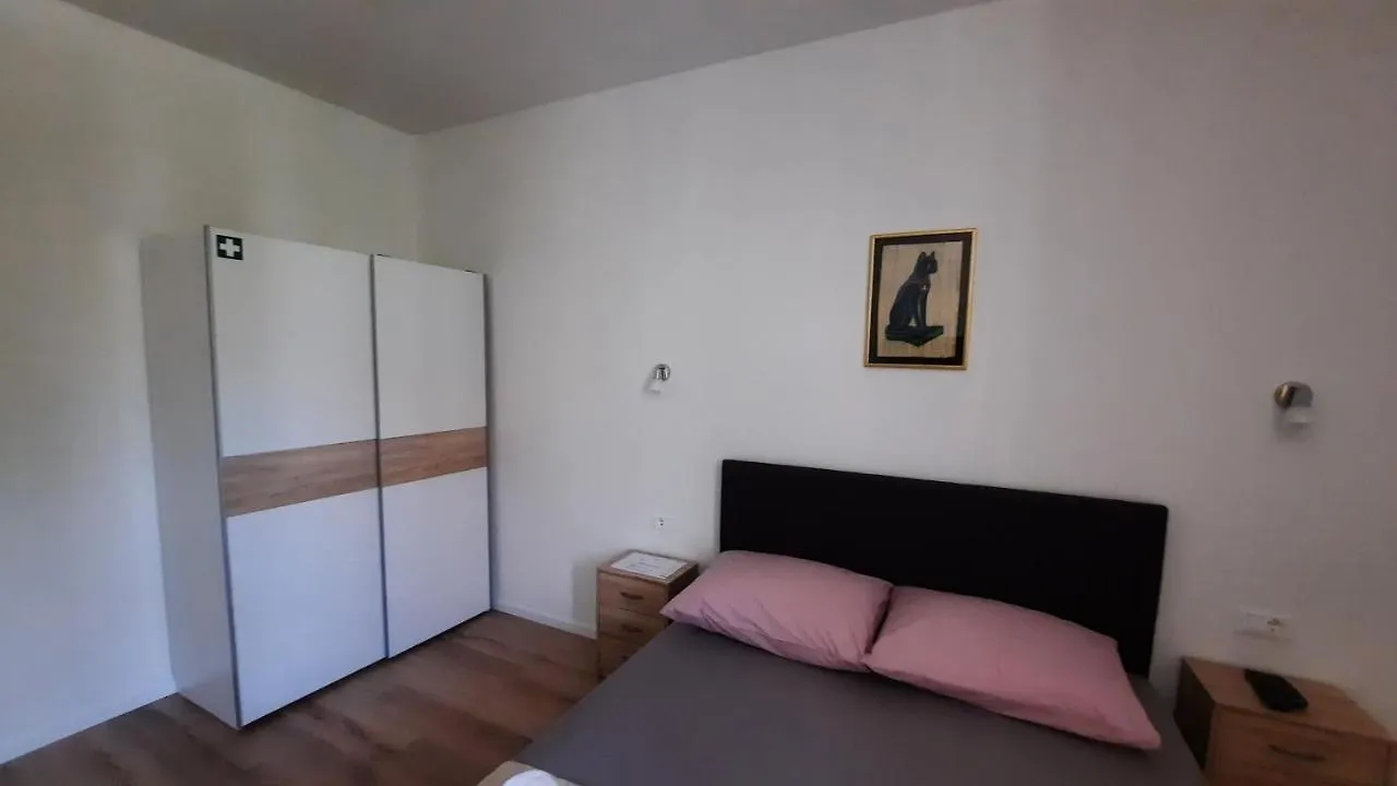 Apartman Cherry Split
